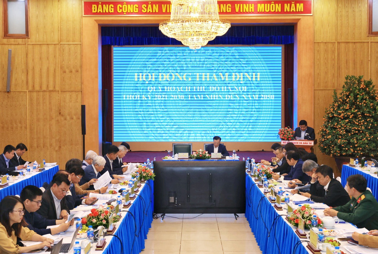 Toàn cảnh phiên họp thẩm định Quy hoạch Thủ đô Hà Nội thời kỳ 2021-2030, tầm nhìn đến năm 2050 diễn ra tại Bộ Kế hoạch và Đầu tư hôm nay. Ảnh: MPI 