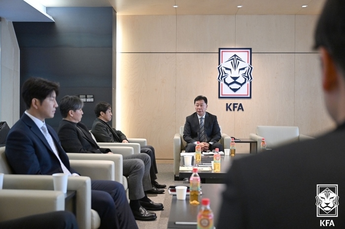 Ủy ban do ông Chung Hae-seong đứng đầu có tiếng nói quan trọng nhất trong việc đề xuất huấn luyện viên tiếp theo cho tuyển Hàn Quốc. Ảnh: KFA