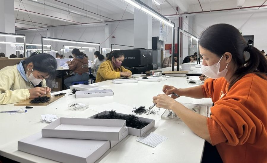 Được trả lương đúng hạn, năng suất làm việc, tinh thần của người lao động sẽ tăng cao. Ảnh: Bảo Trung