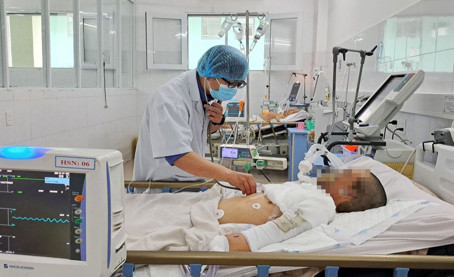 Các nạn nhân mang thương tật nặng vì chơi pháo nổ tự chế tại nhà gây nổ. Ảnh: Thùy Trang