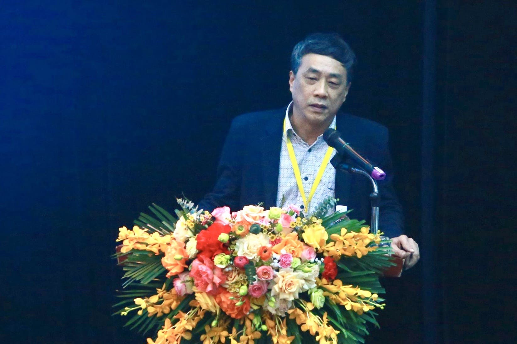 Nhà văn Nguyễn Bình Phương phát biểu tại tọa đàm. Ảnh: Thùy Trang