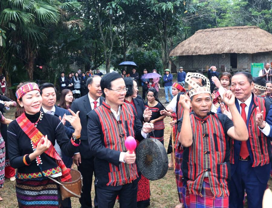 Chủ tịch nước Võ Văn Thưởng tham dự Lễ hội trỉa lúa của đồng bào dân tộc Bru-Vân Kiều. Ảnh: Thống Nhất