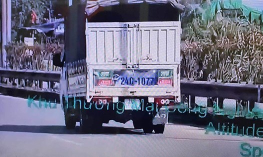 Hình ảnh xe tải lưu thông ngược chiều tren cao tốc Nội Bài - Lào Cai. Ảnh: Cục CSGT cung cấp