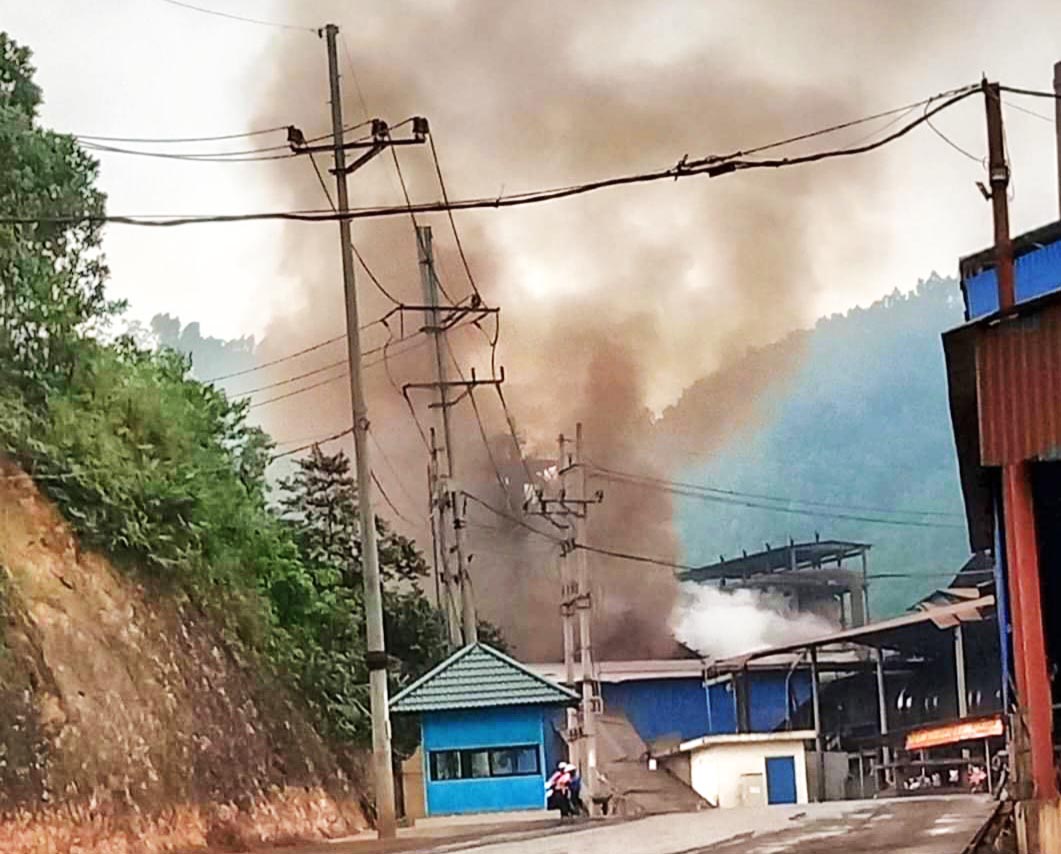 Một sự cố tại nhà máy của Công ty Cổ phần Luyện Kim Đen Thái Nguyên xảy ra cuối tháng 8.2023 khiến khói và bụi phát tán. Ảnh: NDCC.
