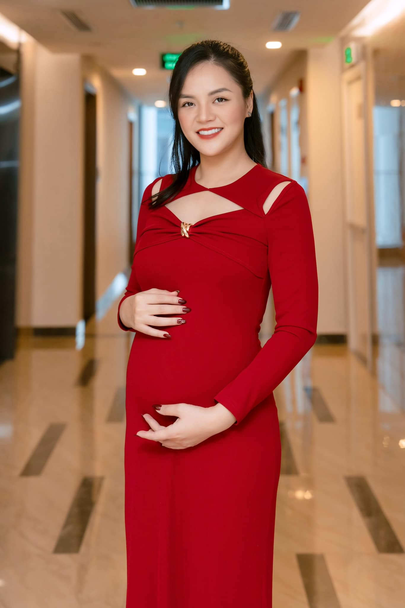 Diễn viên Thu Quỳnh mang thai bé gái. Ảnh: FBNV