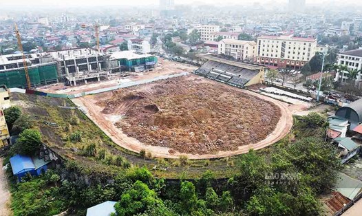 Sân vận động Thái Nguyên cũ đang trong quá trình phá bỏ.
