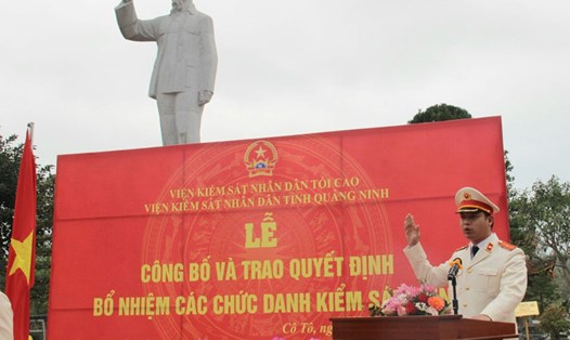Buổi trao quyết định chức danh kiểm sát viên của Viện KSND tỉnh Quảng Ninh. Ảnh: BVPL