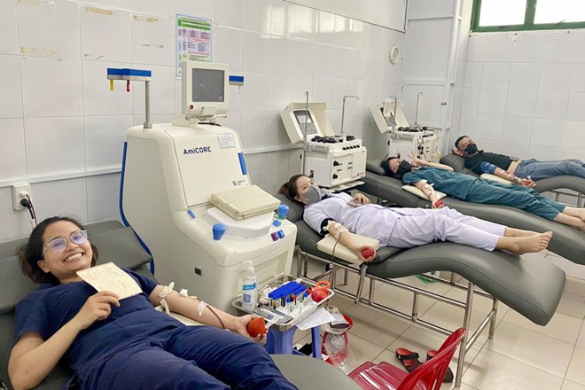 Nhân viên y tế Đà Nẵng tranh thủ giờ nghỉ, hiến máu giúp người bệnh