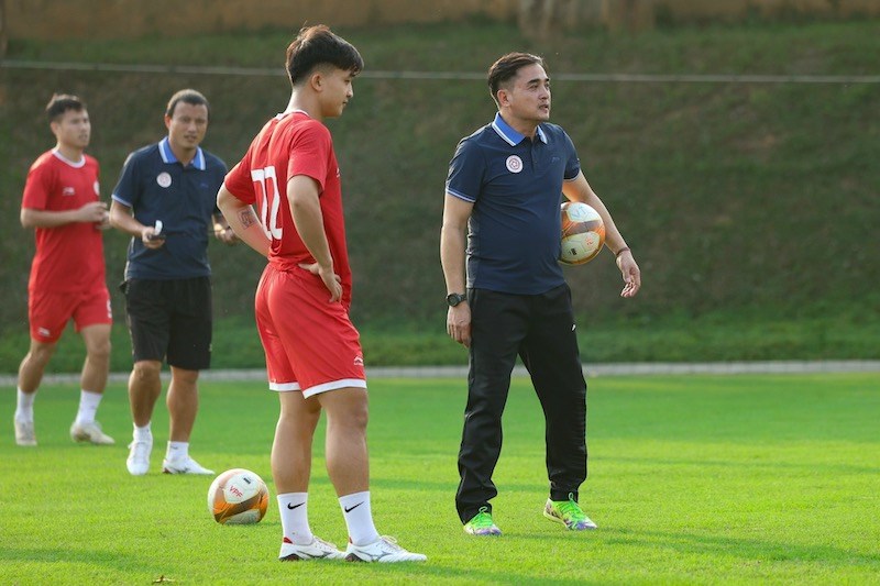 Huấn luyện viên Đức Thắng chưa thể giúp Thể Công Viettel cải thiện thành tích. Ảnh: ViettelFC 