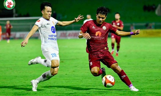 Nam Định và Bình Định đều đang đứng trong Top 4 của V.League sau 10 vòng đấu. Ảnh: VPF