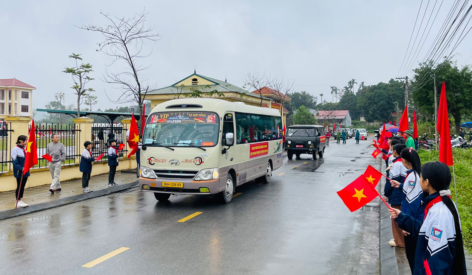 Tuổi trẻ thành phố nô nức lên đường làm nghĩa vụ quân sự tại ngũ