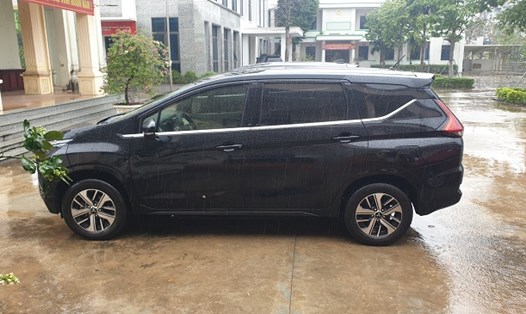 Chiếc xe Mitsubishi Xpander bị mất trộm được di lý đến trụ sở UBND xã Vĩnh Lại (huyện Lâm Thao, tỉnh Phú Thọ). Ảnh người dân cung cấp