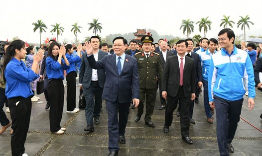 Chủ tịch Quốc hội Vương Đình Huệ và các đại biểu dự Lễ khởi động Tháng Thanh niên năm 2024. Ảnh: Lâm Hiển