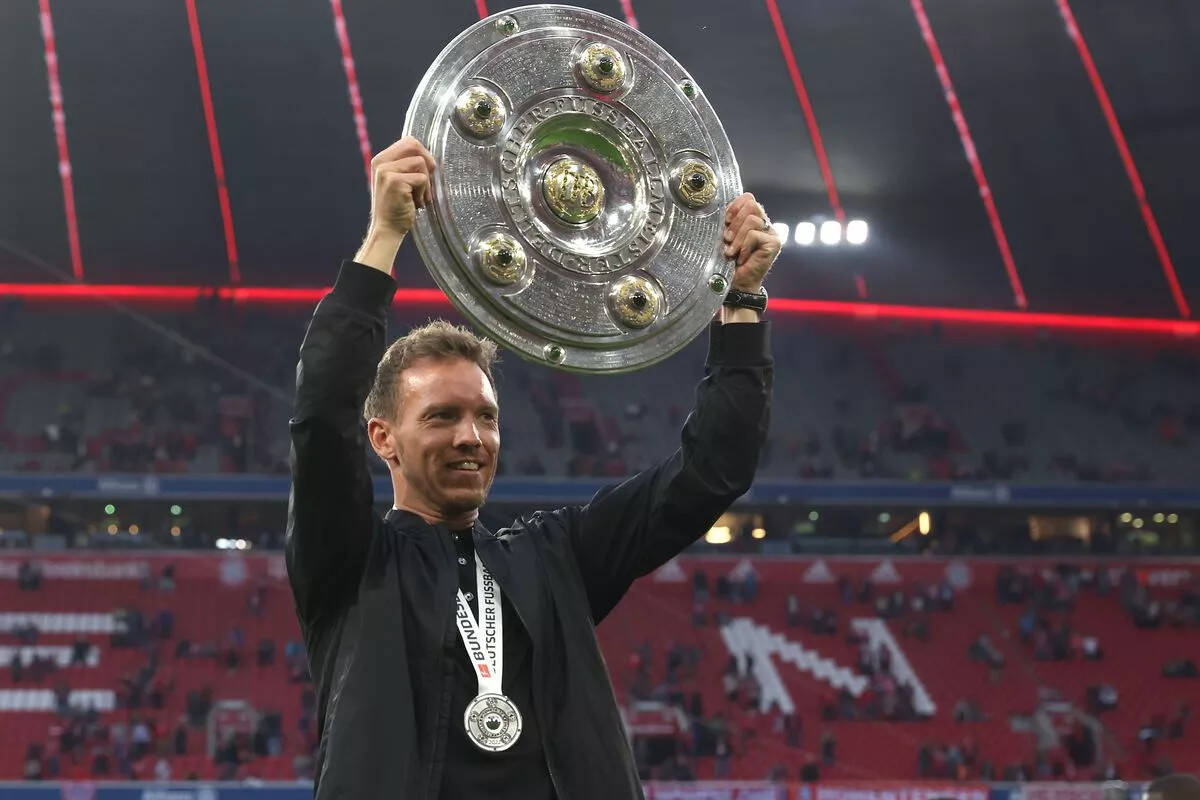 Julian Nagelsmann ăn mừng chức vô địch Bundesliga cùng Bayern Munich.  Ảnh:  Mirror