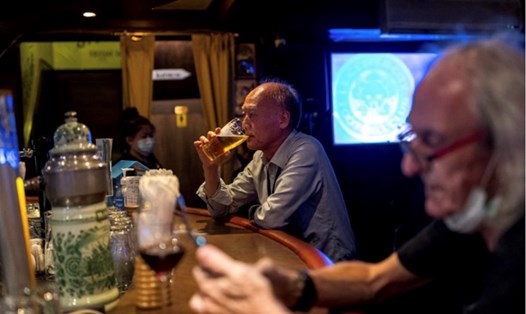 Thái Lan đã cắt giảm thuế các mặt hàng đồ uống có cồn và địa điểm giải trí để thúc đẩy du lịch. Ảnh: AFP
