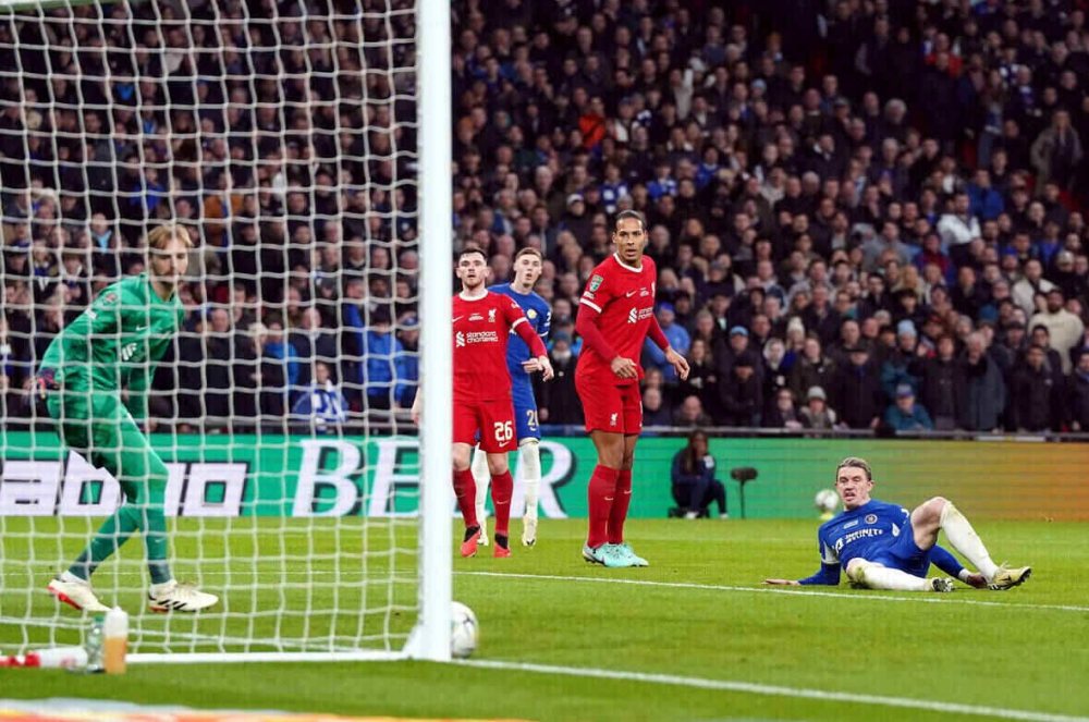 Gallagher liên tục bỏ lỡ cơ hội ghi bàn cho Chelsea. Ảnh: Carabao Cup