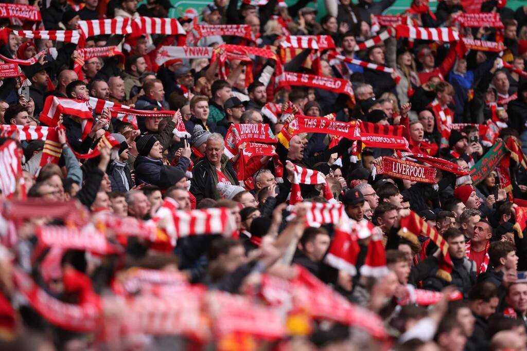 Cổ động viên Liverpool có mặt rất đông trên khán đài Wembley.  Ảnh: LFC