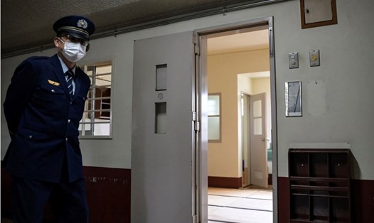 Một cán bộ cải huấn tại nhà tù Fuchu, Nhật Bản. Ảnh: AFP