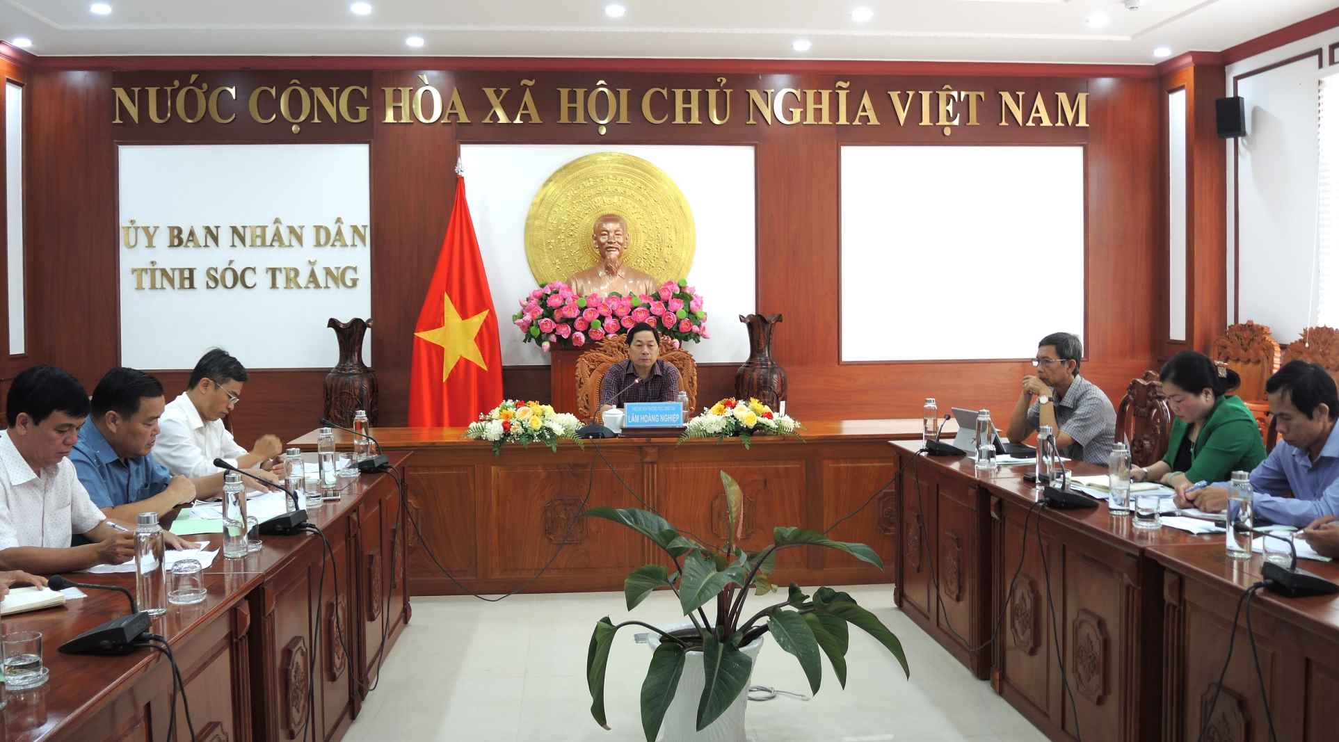 Ông Lâm Hoàng Nghiệp - Phó Chủ tịch UBND tỉnh Sóc Trăng chủ trì cuộc họp. Ảnh: Phương Anh