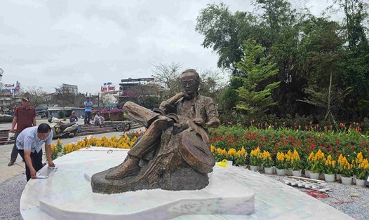 Tượng đồng cố nhạc sĩ Trịnh Công Sơn đã được đặt ở công viên cùng tên tại TP Huế. Ảnh: Phúc Đạt.
