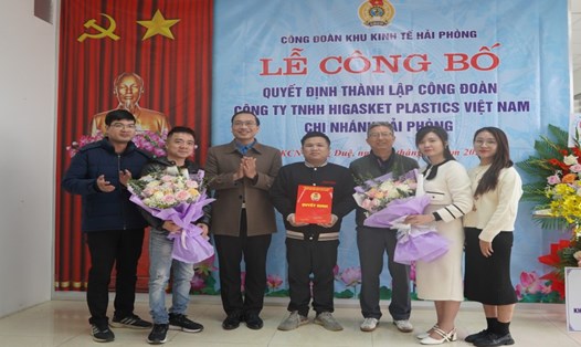 Công đoàn Khu kinh tế Hải Phòng thành lập Công đoàn cơ sở Công ty TNHH Higasket Plastics Việt Nam (KCN Tràng Duệ). Ảnh: Mai Dung