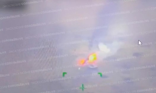 Khoảnh khắc xe tăng Abrams bị phá hủy. Ảnh chụp màn hình RT