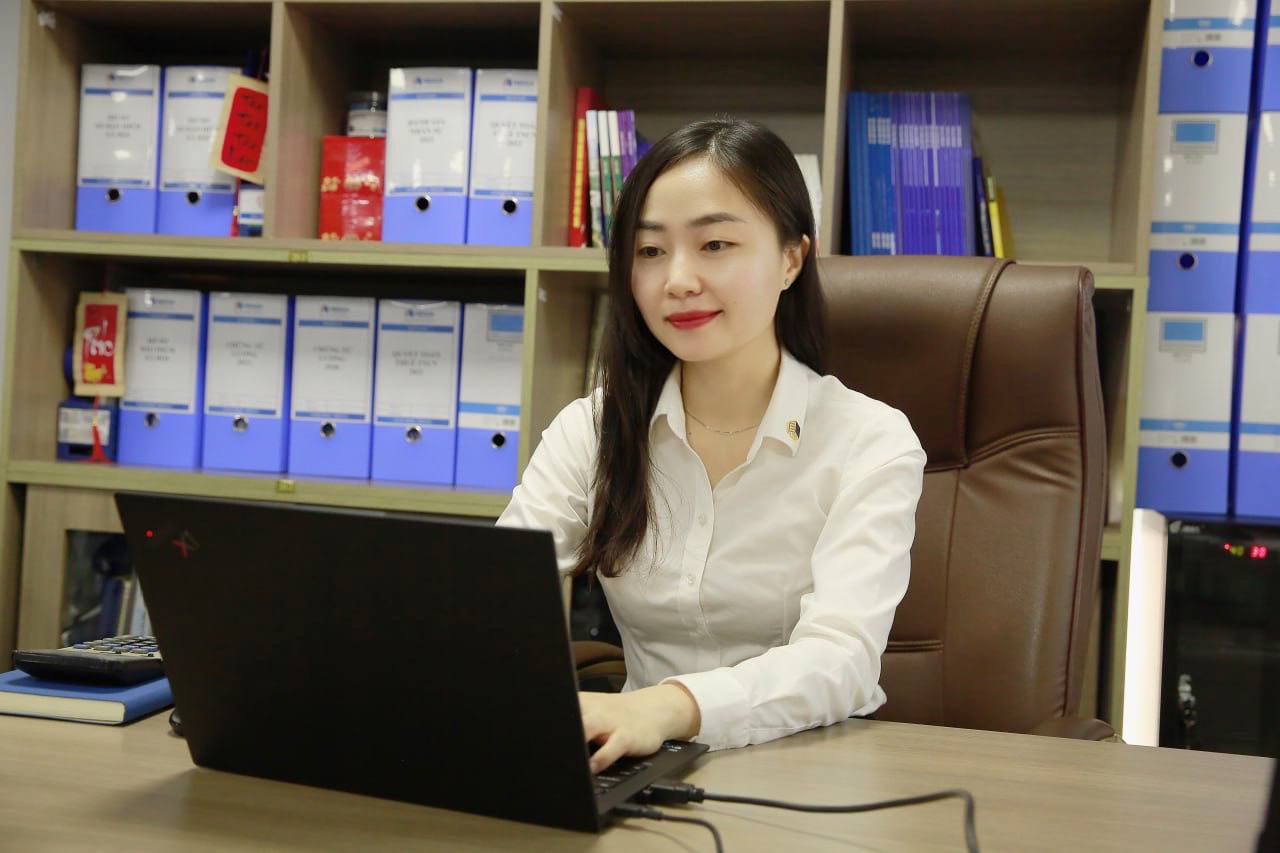 Chị Trịnh Thị Thuỳ Uyên là tân trợ lý của Chủ tịch Tập đoàn Đèo Cả. Ảnh: Đèo Cả