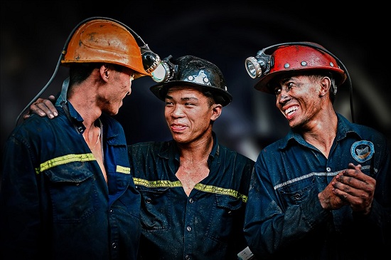 Hàng nghìn thợ lò có thu nhập trên 300 triệu đồng/năm. Ảnh: LDO