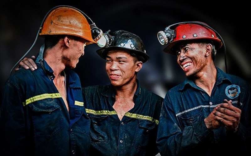 Hàng nghìn thợ lò có thu nhập trên 300 triệu đồng/năm. Ảnh: LDO