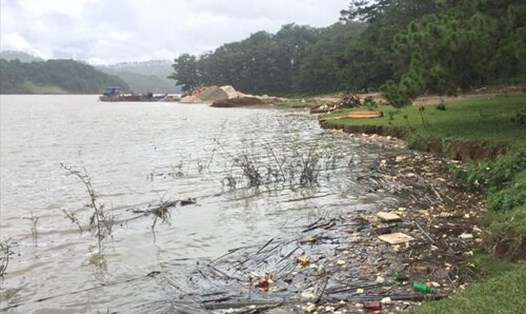 UBND tỉnh Lâm Đồng yêu cầu xử lý dứt điểm ô nhiễm môi trường tại các hồ nước trên địa bàn tỉnh. Ảnh: Minh Phạm
