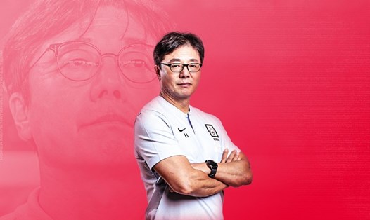 Ông Hwang Sun-hong trở thành huấn luyện viên tạm quyền của tuyển Hàn Quốc. Ảnh: KFA