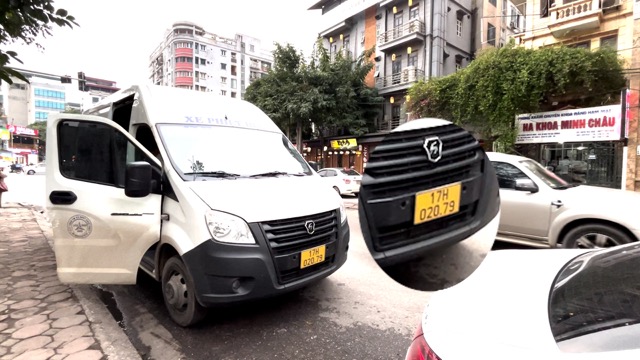 Xe bị tước phù hiệu của nhà xe Phiệt Học vẫn hoạt động kinh doanh vận tải. Ảnh: Phóng viên