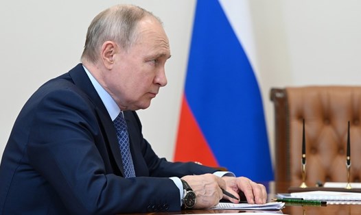 Tổng thống Nga Vladimir Putin ký sắc lệnh tái cơ cấu các lực lượng vũ trang Nga. Ảnh: Sputnik