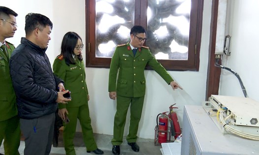 Đoàn công tác của Cục Cảnh sát PCCC và CNCH đã kiểm tra thực tế về công tác PCCC và CNCH tại chùa Bái Đính. Ảnh: Nguyễn Trường