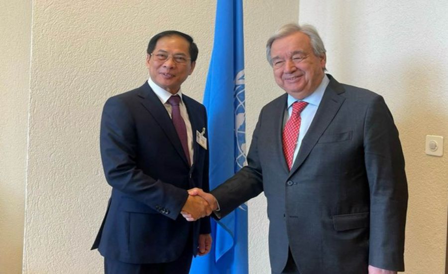 Tổng Thư ký Liên Hợp Quốc António Guterres và Bộ trưởng Bộ Ngoại giao Bùi Thanh Sơn. Ảnh: Bộ Ngoại giao