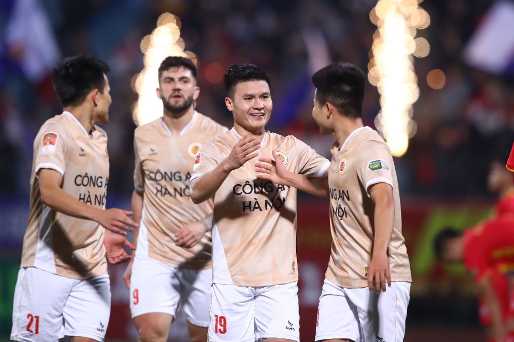 Phút 60, Quang Hải (số 19) thoát bẫy việt vị thành công, bứt tốc dứt điểm đưa bóng vào lưới, nâng tỉ số lên 2-0 cho Công an Hà Nội. Đây là bàn thắng thứ 4 của Quang Hải ở mùa giải năm nay.