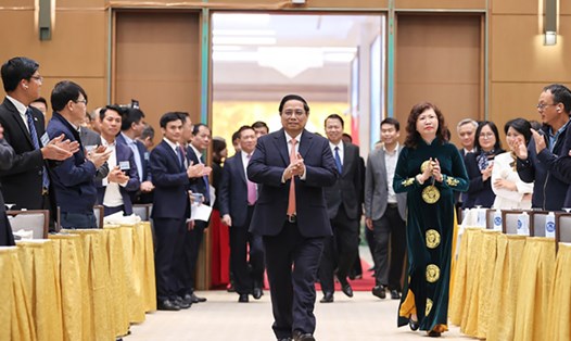 Thủ tướng Chính phủ Phạm Minh Chính tới dự hội nghị triển khai nhiệm vụ phát triển thị trường chứng khoán năm 2024. Ảnh: VGP