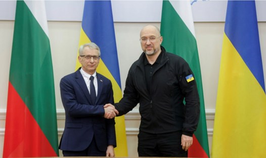 Thủ tướng Ukraina Denys Shmyhal (phải) và Thủ tướng Bulgaria Nikolai Denkov. Ảnh: Văn phòng Thủ tướng Ukraina