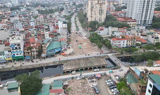 Những căn nhà trong vùng dự án xây dựng đường Vành đai 2,5 đoạn Đầm Hồng - Quốc lộ 1 (Hoàng Mai, Hà Nội) đã được phá dỡ. Ảnh: Hữu Chánh