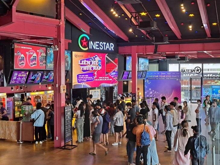 Khán giả đến mua vé tại hệ thống rạp của Cinestar đa phần là học sinh, sinh viên. Ảnh: Cinestar  