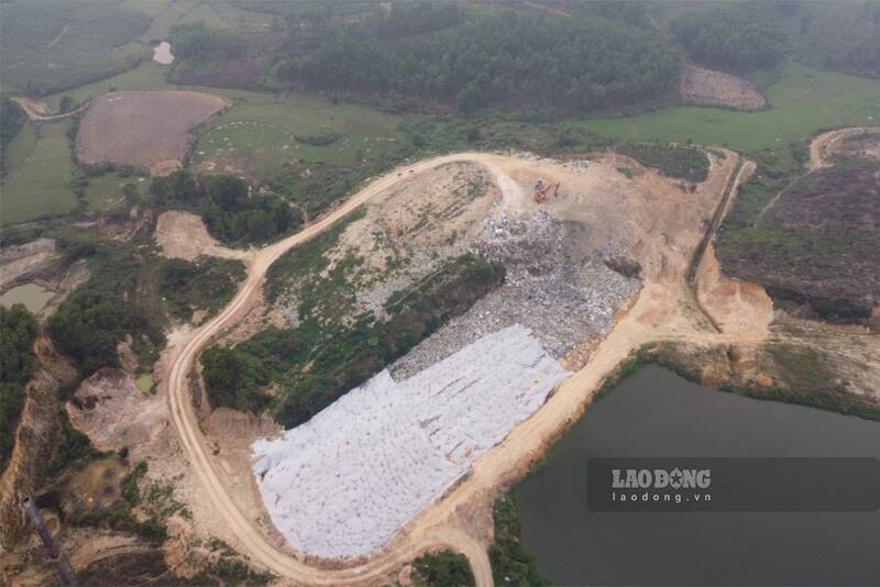 Nhiều năm nay, hàng chục hộ dân sống gần khu chôn lấp rác thải tại xã Tân Quang và xã Bá Xuyên (TP Sông Công) phải hứng chịu mùi hôi thối khiến cuộc sống người dân bị đảo lộn.