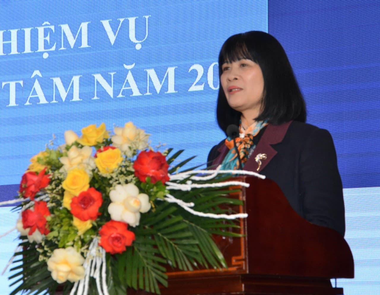 Bà Đỗ Hồng Vân - Trưởng ban Nữ công, Tổng LĐLĐ Việt Nam triển khai một số nội dung về công tác nữ công. Ảnh: Nguyễn Trường