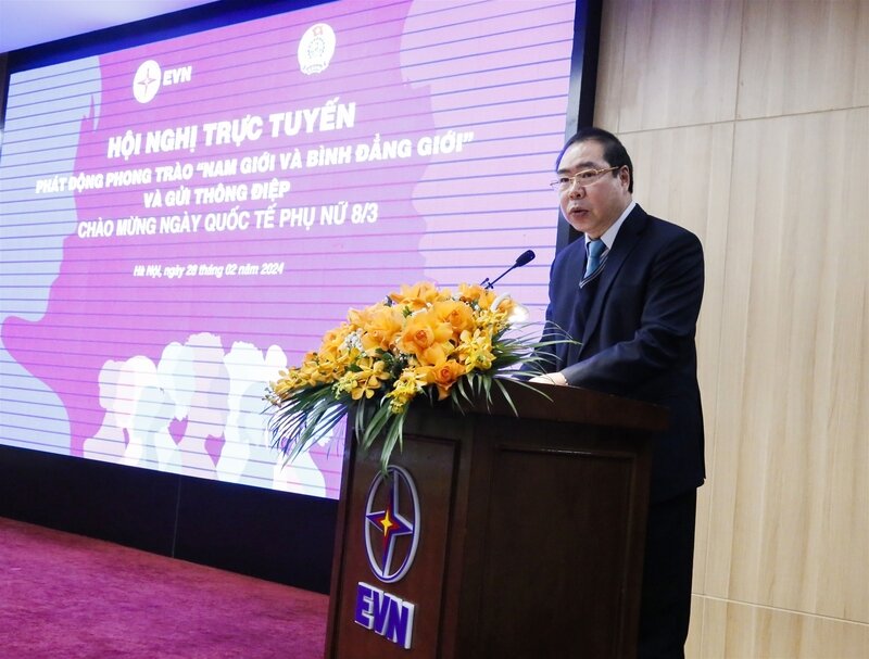 Ông Đỗ Đức Hùng, Chủ tịch Công đoàn Điện lực Việt Nam phát biểu tại hội nghị. Ảnh: Cường Đắc