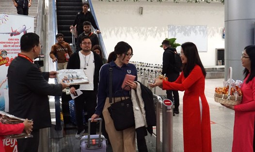 TPHCM đón những vị khách đầu tiên xông đất năm mới 2024. Ảnh: Thanh Chân