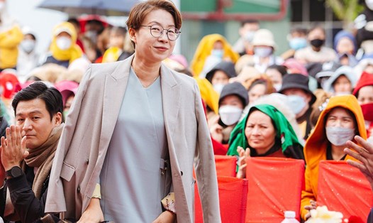 Bà Jung Anna – Giám đốc Công ty TNHH Wooin Vina, người đã có sáng kiến tổ chức cho toàn thể công nhân chào cờ đầu tuần. Ảnh: Duy Từ