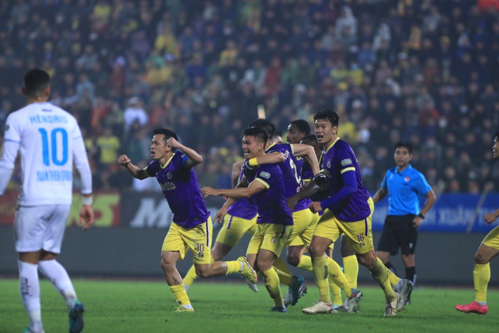 Cầu thủ Hà Nội FC ăn mừng bàn thắng dẫn trước 2-1. Ảnh: Minh Dân