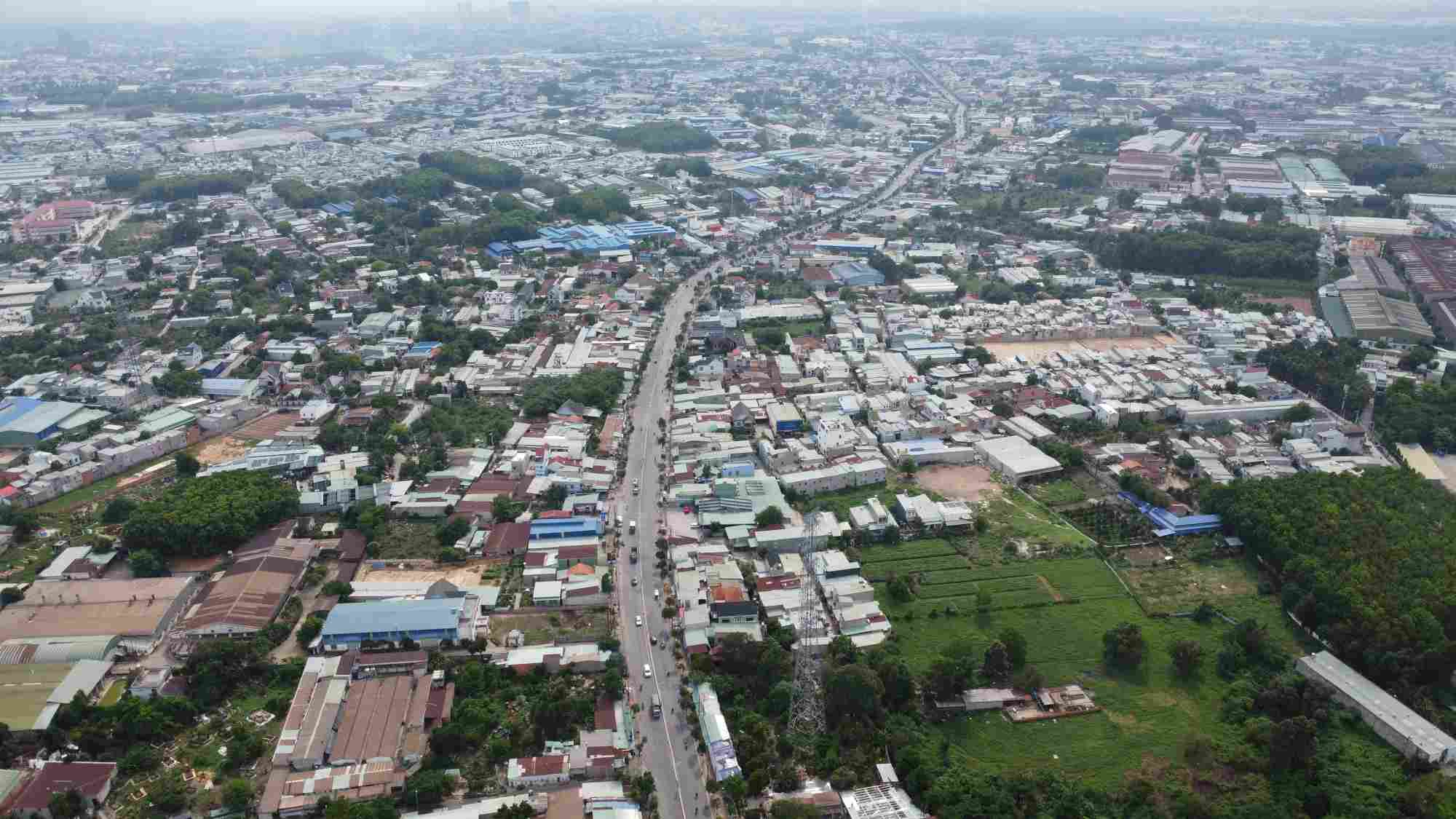 Những năm gần đây, tốc độ đô thị hóa của Thuận An diễn ra nhanh. Hai bên đường nối Bình Dương và Đồng Nai nhà cửa xây kín đất. 