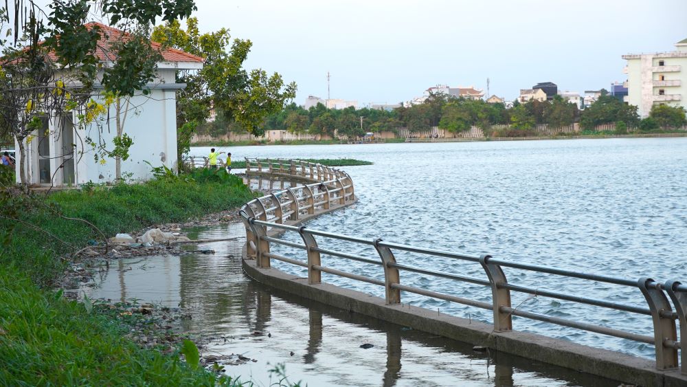 Việc Ban ODA TP Cần Thơ bổ sung đường đi dạo dọc hồ vào hồ sơ thiết kế bản vẽ thi công và phê duyệt là không đúng quy định, không phù hợp với hồ sơ Dự án/Thiết kế cơ sở.