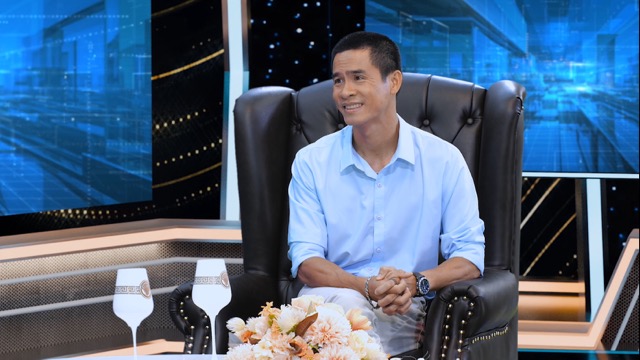 Nhà thơ Phong Việt tại chương trình "Kính đa chiều". Ảnh: NSX.