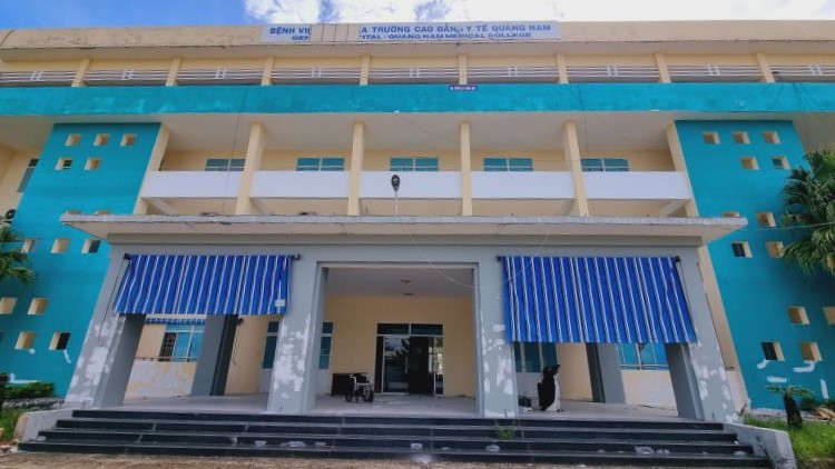 Bệnh viện đa khoa Trường CĐYT Quảng Nam đã đóng cửa tháng 1.2023, còn  nợ lương NLĐ gần 2 năm chưa trả. Ảnh: Hoàng Bin.